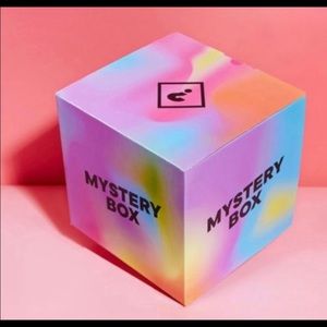 Mystery box 25 items for 10-12 or 12-14 years old girl.